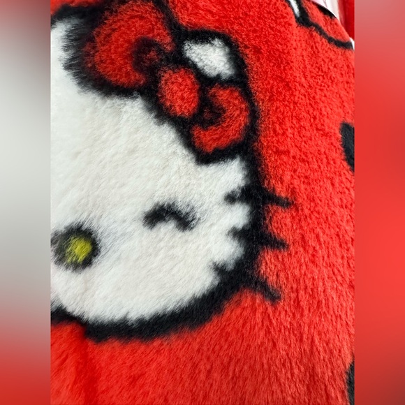 Hello Kitty Blanket❤️ - Picture 3 of 4